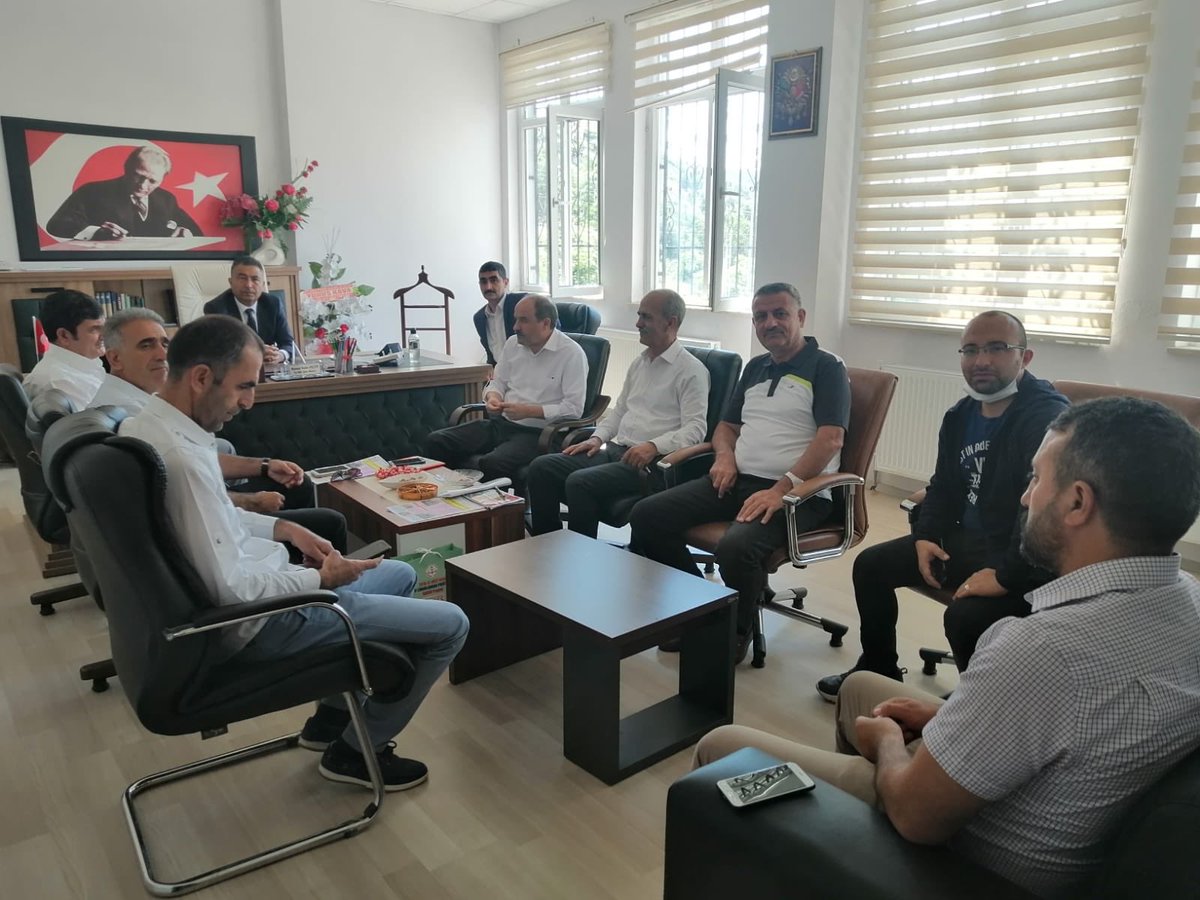 2020-2021 Eğitim Öğretim Yılı sene sonu değerlendirme toplantısı İl Müdürümüz <a href="/RahmiGuney/">Rahmi GÜNEY</a> başkanlığında Müdürlüğümüz idarecileri ve İlçe Milli Eğitim Müdürlerimizin katılımıyla Yayladere İlçemizde gerçekleştirildi. <a href="/tcmeb/">Millî Eğitim Bakanlığı</a> <a href="/bingolvaliligi/">T.C. Bingöl Valiliği</a>