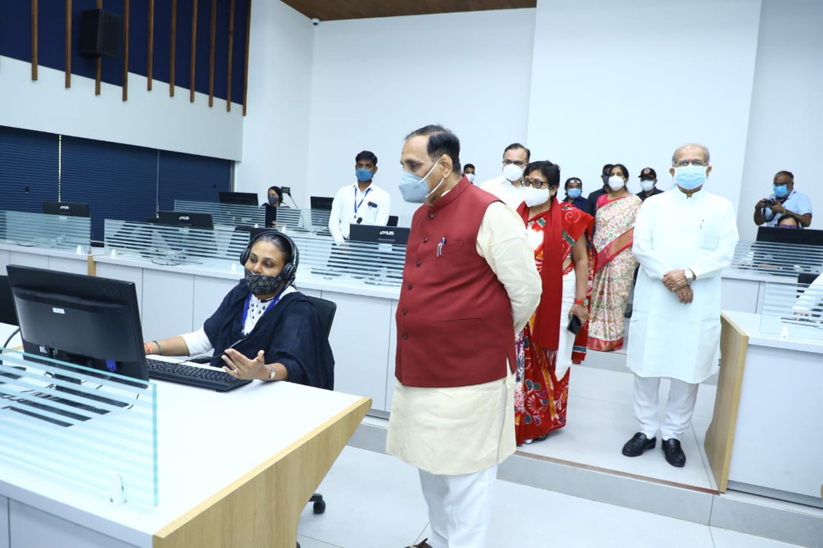 vijayrupanibjp's tweet photo. વિદ્યાર્થીઓના અભ્યાસ, ઓનલાઇન હાજરી અને શિક્ષક સજ્જતા સહિતના વિવિધ પ્રોજેક્ટ્સ – યોજનાઓના અમલીકરણ અને મોનિટરિંગના હેતુસર શિક્ષણ વિભાગ દ્વારા ગાંધીનગરમાં કાર્યરત કરાયેલા અદ્યતન કમાન્ડ એન્ડ કંટ્રોલ સેન્ટર 2.0ના નવા ભવનનું લોકાર્પણ કર્યું હતું. https://t.co/bjFTRefDBi