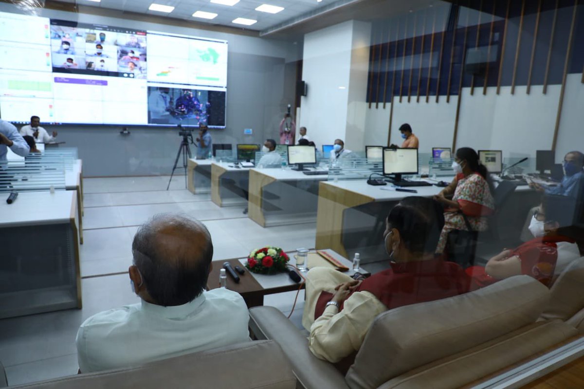 વિદ્યાર્થીઓના અભ્યાસ, ઓનલાઇન હાજરી અને શિક્ષક સજ્જતા સહિતના વિવિધ પ્રોજેક્ટ્સ – યોજનાઓના અમલીકરણ અને મોનિટરિંગના હેતુસર શિક્ષણ વિભાગ દ્વારા ગાંધીનગરમાં કાર્યરત કરાયેલા અદ્યતન કમાન્ડ એન્ડ કંટ્રોલ સેન્ટર 2.0ના નવા ભવનનું લોકાર્પણ કર્યું હતું.