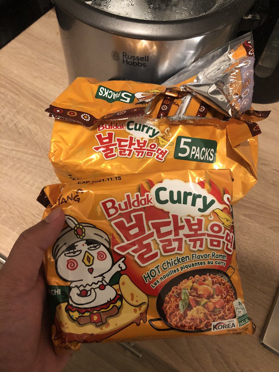 dedewawaa's tweet photo. Sehat banget ya ges sarapan pake samyang mehehe https://t.co/MAPQGFZFnt