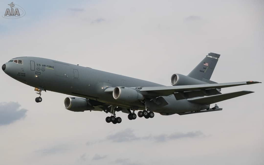 action_aviation's tweet photo. @usairforce KC-10A Extender arriving at @RAFMildenhall. The aircraft was one of two which were supporting two flights of A-10Cs on their deployment to the Middle East. The aircraft were from the 60th AMW from @Travis60AMW in California.

#aviationinaction #aviation #usaf #60amw https://t.co/KgRs8eT9jP