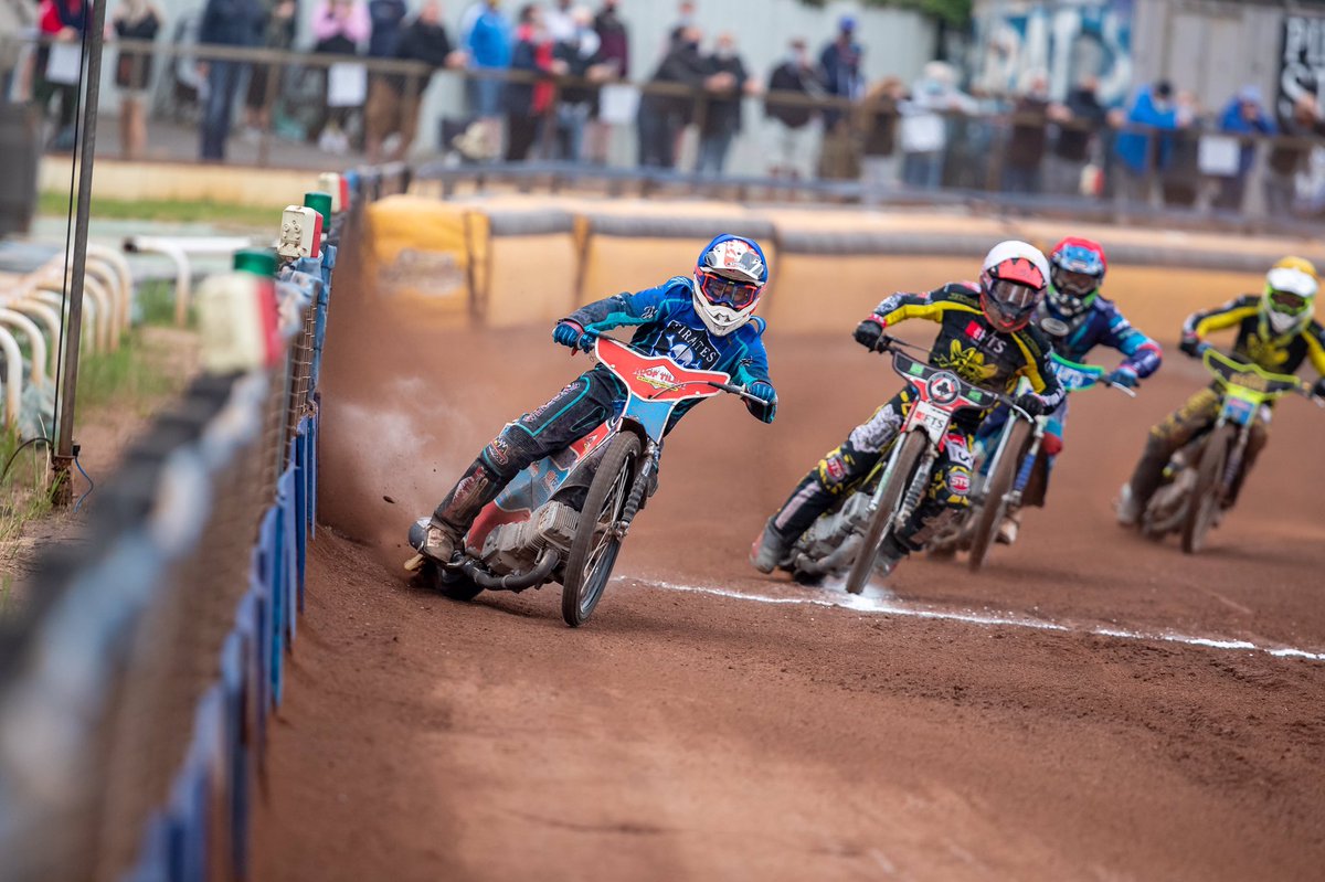 An impressive first home meeting at <a href="/poolespeedway/">Poole Pirates Speedway</a> for <a href="/Ben84Cook/">Ben Cook</a> ✌🏼#kidsonfire 🔥 #piratepride