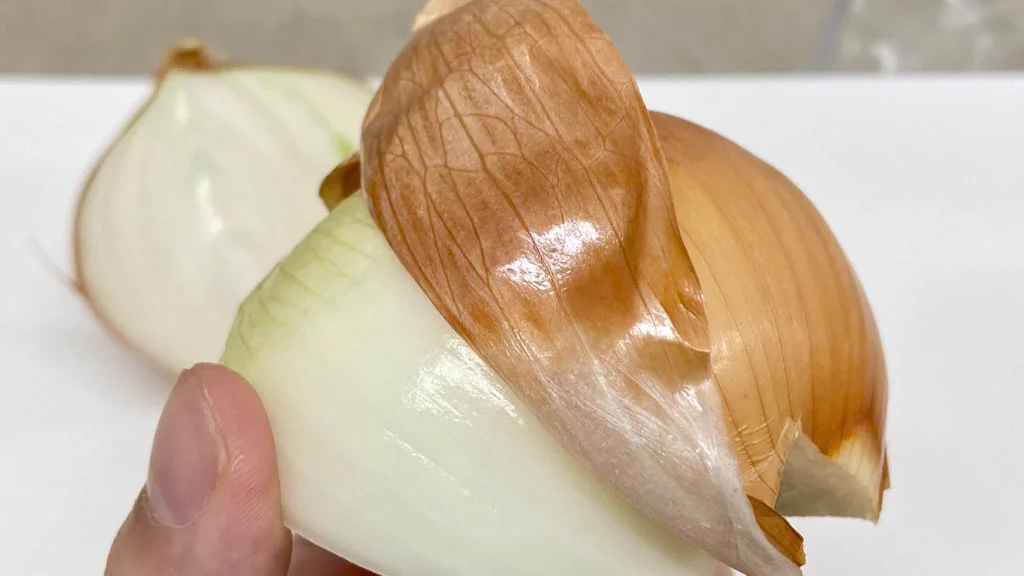覚えておくと便利かも！玉ねぎの皮を簡単に剥く方法！