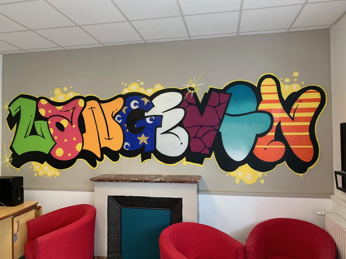 assoLinkiaa's tweet photo. Les jeunes du foyer "Le Langevin" ont réalisé avec l'artiste Nicolas lloeill une fresque artistique qui donne à présent une touche street art à leur lieu de vie ! Bravo pour cette superbe réalisation !
#ensemble #createursdavenirs #ProtectionEnfance #streetart #ArtyShow https://t.co/rn5WbQLFBz