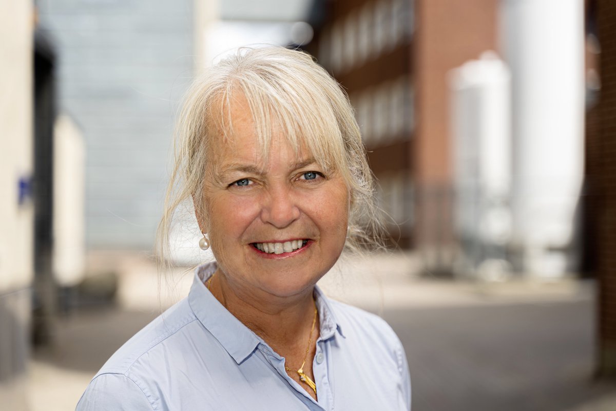 Lundsuni's tweet photo. Hjärt-Lungfondens stora forskningsanslag 2021: till Gunilla Westergren-Thorssons forskning om hur träning kan stimulera självläkning hos #KOL-patienter @hjartlungfonden @medfak_LU #lungor #träning https://t.co/2pKkN59x45 https://t.co/11u5eCMNqB