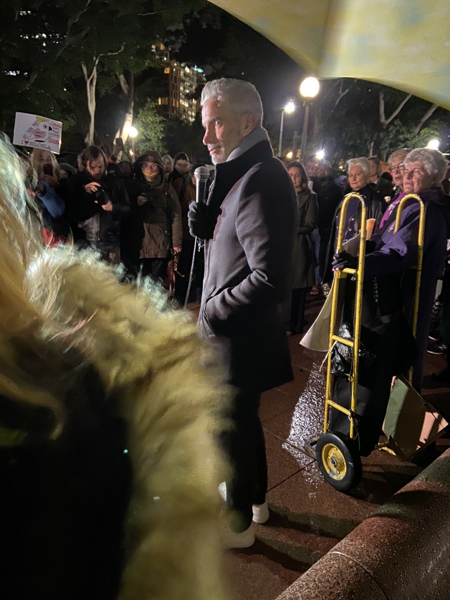 Jo_Soucek's tweet photo. @Craig_Foster talks about demonization & dehumanization of asylum seekers & refugees. At its heart this is treatment of PEOPLE.
How low can we go that we have allowed this to happen to two kids? All 25 million of us need to stand up to this torture.
#HometoBilo #SydneyForTharni https://t.co/a68H9PVlu3
