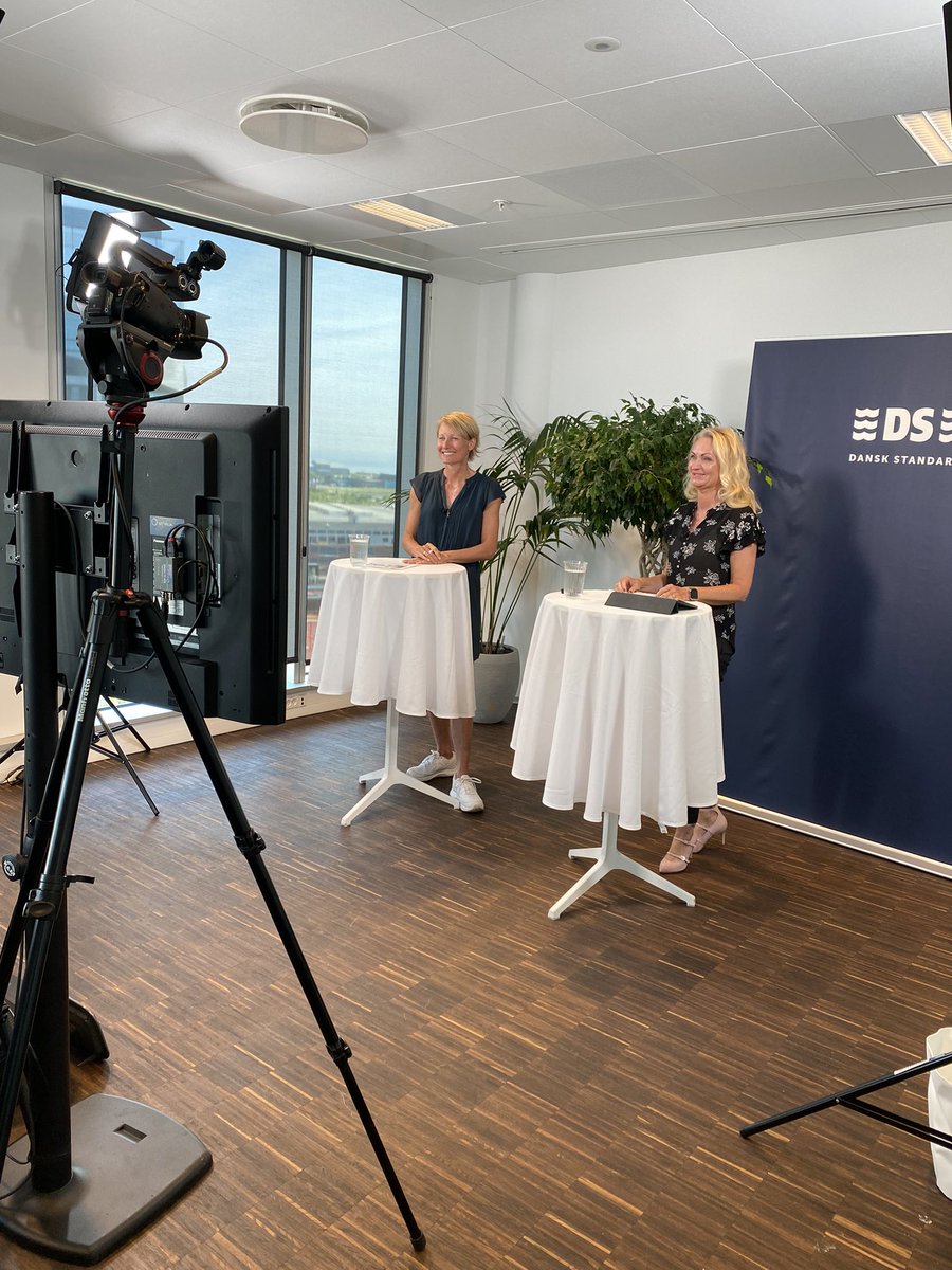 Madspild er et stort globalt problem - derfor skal der sættes ind med globale løsninger. 
Se med hvorfor, hvordan og hvad DU kan gøre. Vi går live kl 10 lige her ds.dk/da/webinar/mad… #dkgreen #dkpol