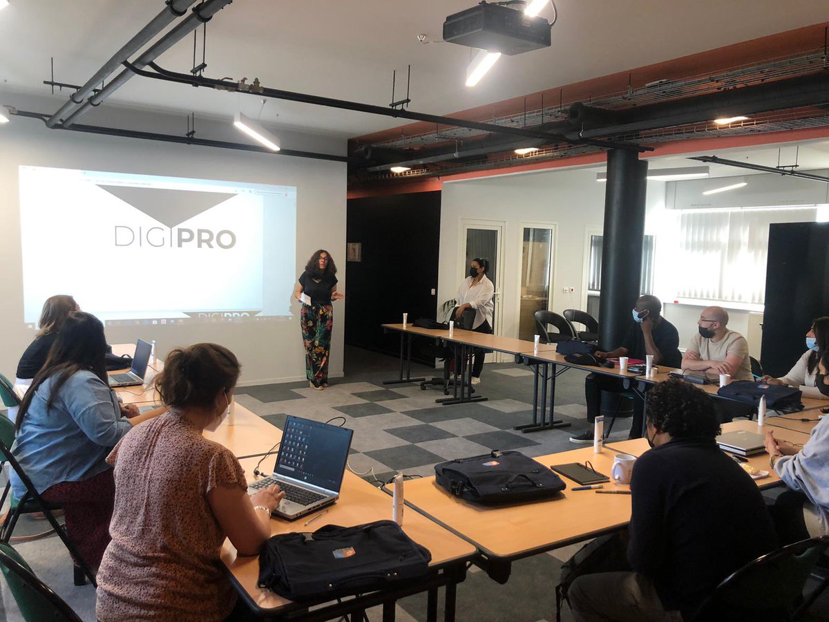 MDE_CE's tweet photo. Hier se déroulait la première session du « DigiPro» une journée de découverte autour des métiers du numériques par la pratique à destination des conseillers emploi-formation 🧑‍💻👩‍💻
(1/2) #jeudiphoto https://t.co/6FsAC9znGk