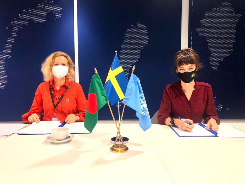 SwedenAmbBD's tweet photo. Women have the right to survive pregnancy! With🇸🇪 new extension to @UNFPABangladesh an add. 100 roving #midwives are able to ensure safe pregnancies, childbirth &amp; #SRHR during #COVID19 in #Bangladesh 🇧🇩. #GenerationEquality 
#FeministForeignPolicy 
👉🏼 https://t.co/YtMdbIPmMD https://t.co/7PBXafgcsp