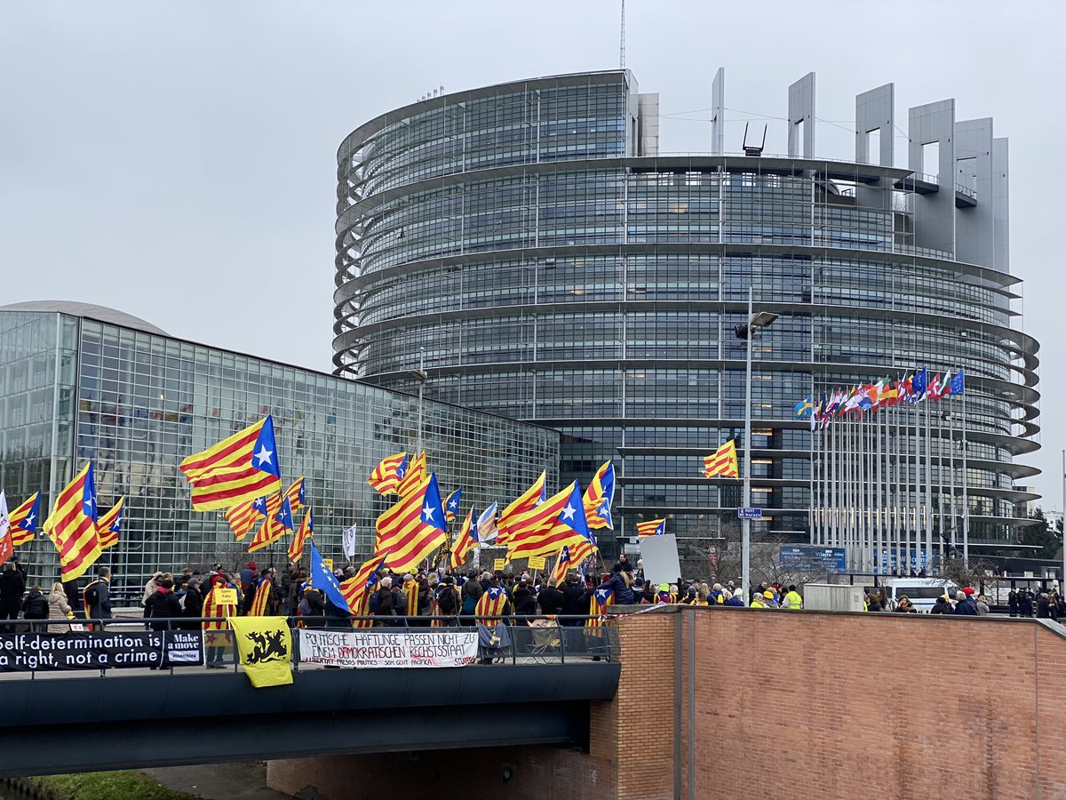 🔴 Avui (11h, Parlament Europeu d'Estrasburg) atenció a mitjans per explicar la presentació del recurs de @jorditurull al TEDH acompanyat del @JordiPina1 i @franceschoms. 

📲Ho podreu seguir en directe aquí: https://bit.ly/3g5dSWS