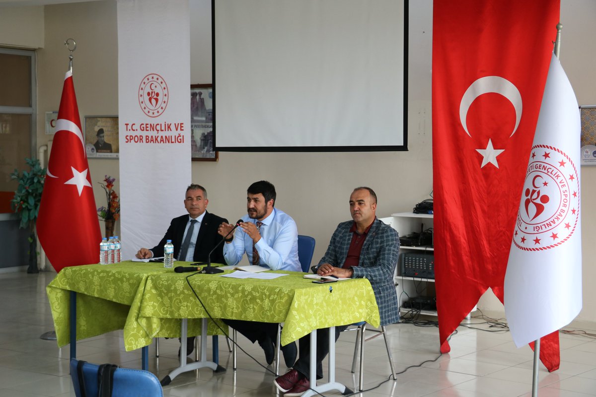 GSB_Agri's tweet photo. Gençlik ve Spor İl Müdürümüz @ismailcalgangsb
başkanlığında Personel Şube Müdürü Gökmen Aslankılıç, Spor Şube Müdürü Cemil Budak ile birlikte İl müdürlüğü personellerinin katıldığı kurumsal iş ve işlemlerin yürütülmesi ve yeni dönem hazırlık personel toplantısı gerçekleştirildi. https://t.co/lvlS6bkp9E