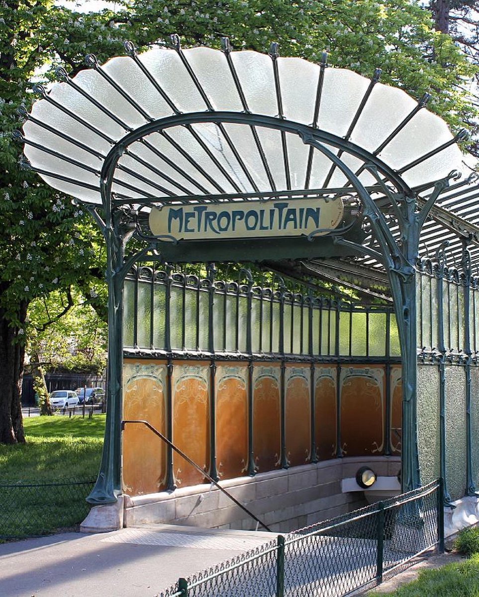 anem_info's tweet photo. En los últimos años, son muchas las ciudades que están ensalzando su patrimonio modernista dado el valor cultural de este movimiento artístico que supuso un cambio en muchas de estas localidades en pujante desarrollo, (1/3) https://t.co/DARtivWABV