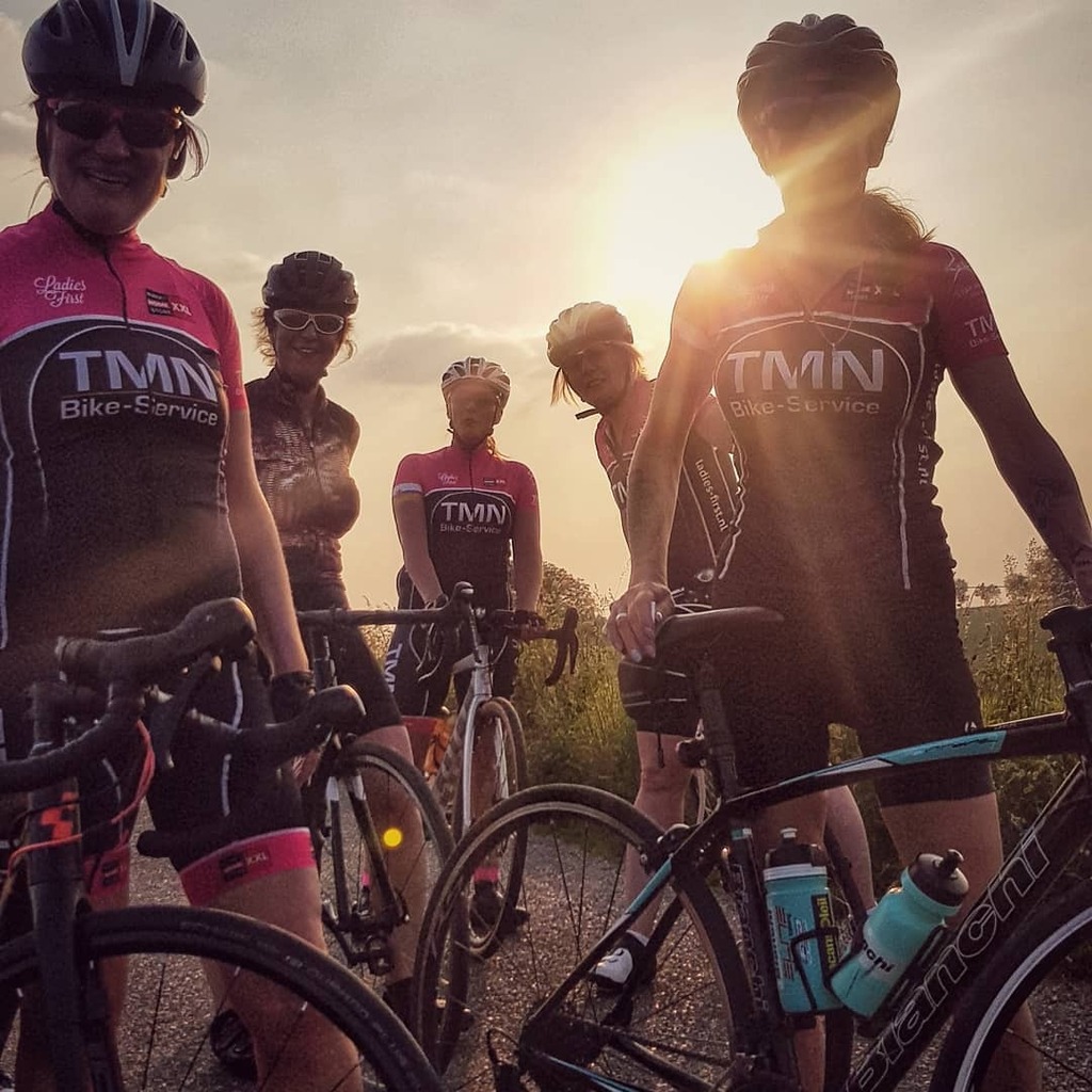 Girls just wanna have 🌞!
•
•
•
#pinkpower #stralenopdepedalen
#velolimburg instagr.am/p/CP74XDoBSlb/