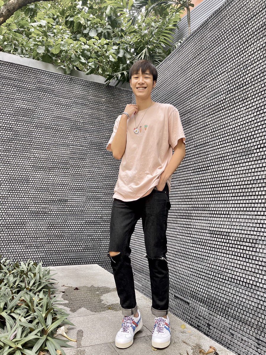 ตรงนั้นอากาศร้อนมั้ยย จะไปเป็นfanให้😋

#Seng_wichai