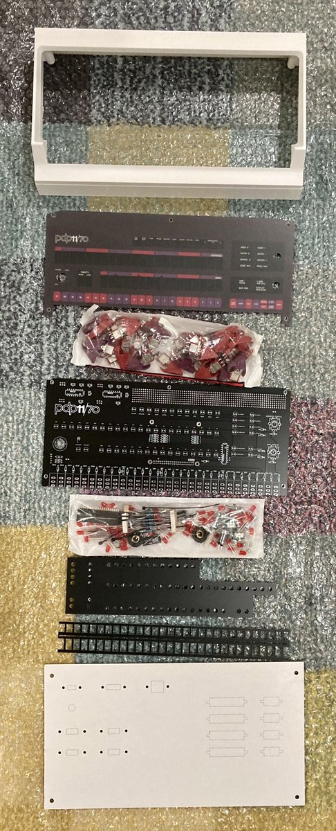 itgrrl's tweet image. Obligatory PiDP-11 unboxing / #knolling shot…  👀

#PiDP11