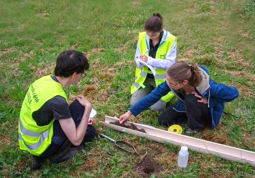 IMTAtlantique's tweet photo. 7-11/ 06 Université été de #POLLUSOLS 21 vise à former les futurs chercheurs et professionnels à la gestion des pollutions inorganiques diffuses dans une démarche interdisciplinaire.
Cette formation mêle enseignements théoriques, travaux pratiques et visites de terrains #subatech https://t.co/YeWIicUJJ3