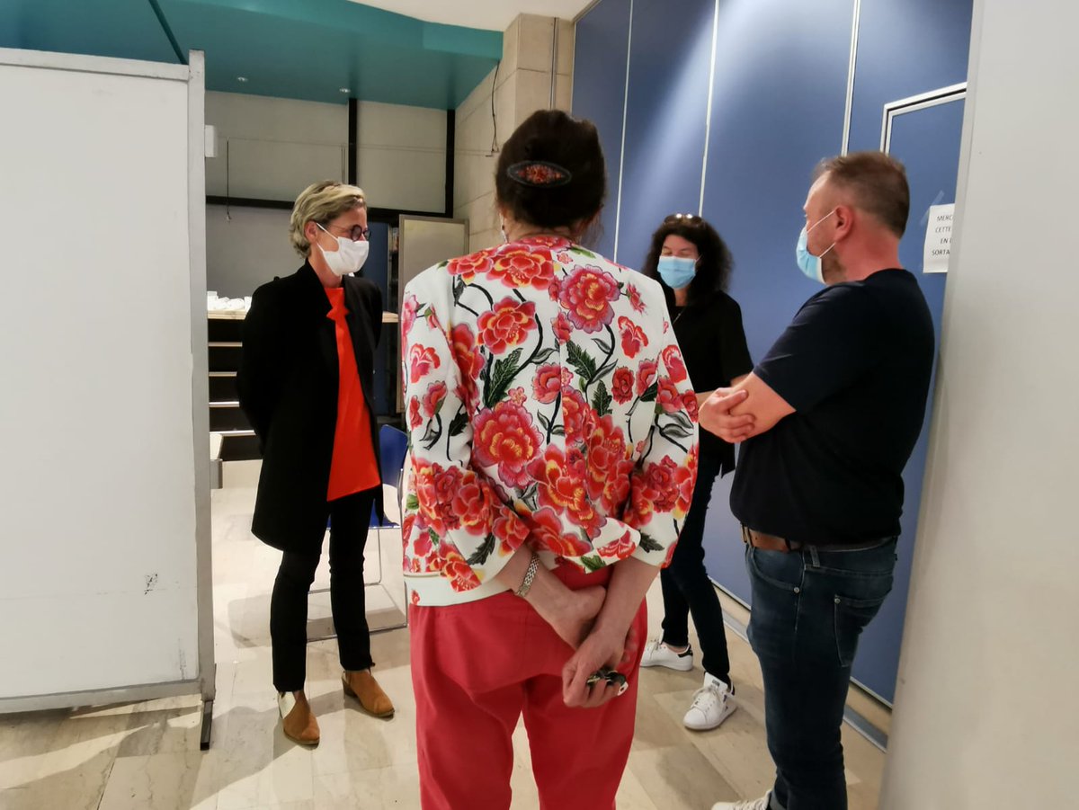 BoulangerMlani2's tweet photo. Avec @lucepane, Maire de Sotteville-lès-Rouen nous nous sommes rendues au centre de #VaccinationCovid de la ville. L'engagement du personnel soignant et de la commune est sans faille pour lutter contre le virus. https://t.co/pfjKs7vKD0
