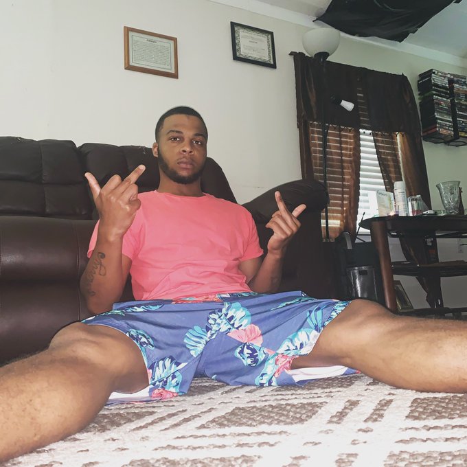 🖕🏾 da 🌎 https://t.co/sHLwJMM89G