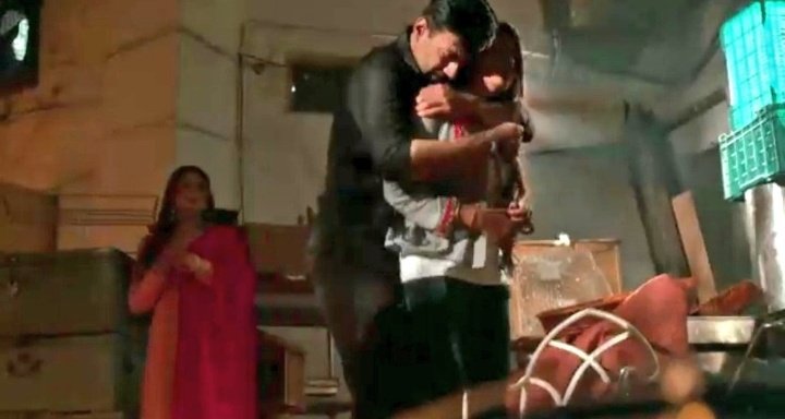 Khushijha_47's tweet photo. Babli : 😧😧😧😦hayyyyoooo rabbbaaaa ye shaurya g na kisi din meri Nikki ka gala dawa denge ese kon hug krta hai
FD reaction: 😂😂😂😂😂😂🧐🧐🧐🧐🙈🙈🙈 babli g ye apke jeejs h
#ShauryaAurAnokhiKiKahani
#saakk
#shakhians
#starplus
#debir https://t.co/ff89QtxIAh