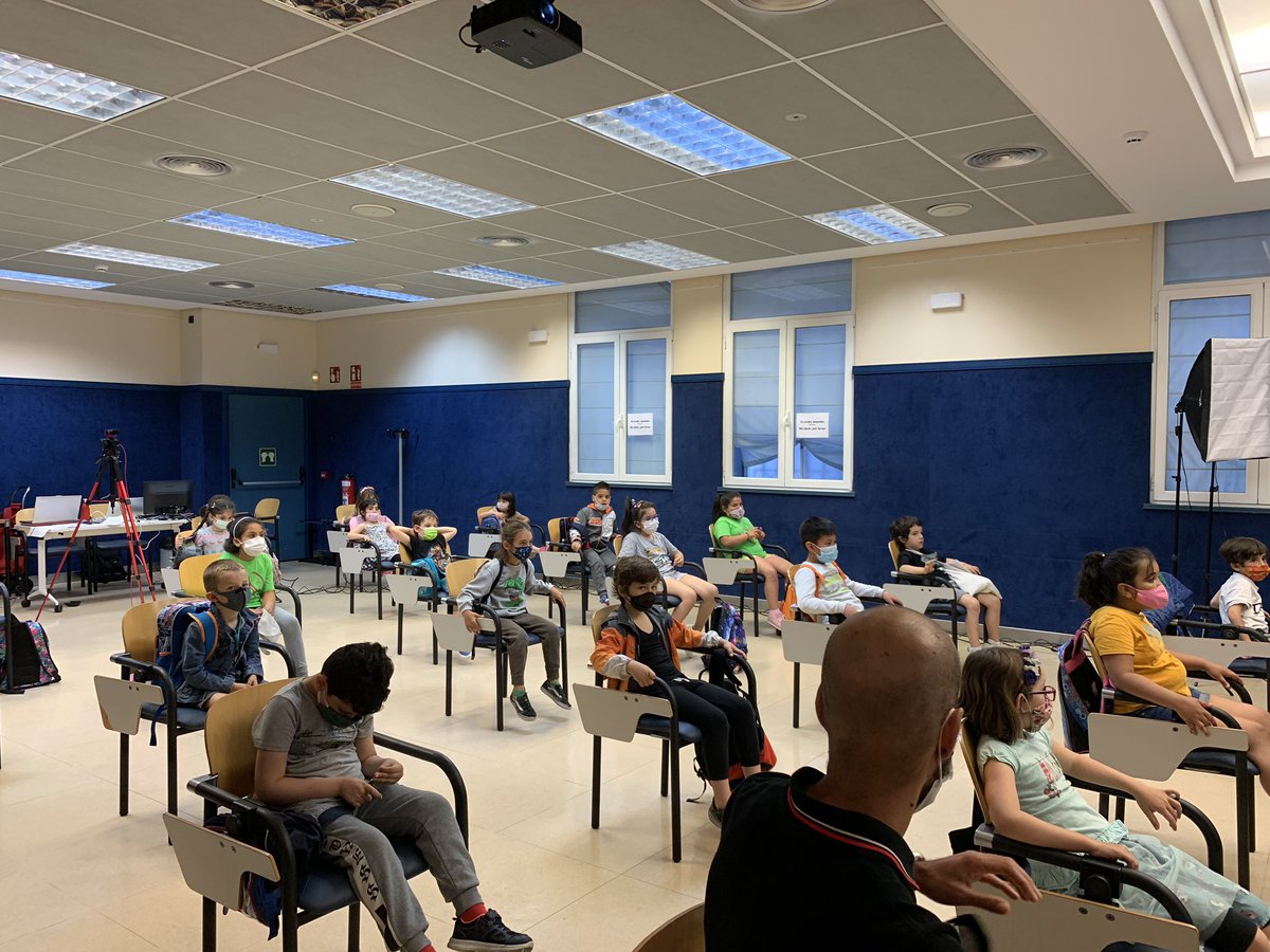 OpenScienceFest's tweet photo. Gaur goizean, Mujika Eskolak bisita egin digu Mikroskopia Bootcamp-ean parte hartzeko. Espero dezagun esperientzia zoragarria izatea! #bbkopenscience
Jarrai ezazu gure streaming-ean show parte-hartzaile hau ⬇️
https://t.co/2SCFoIK6CG https://t.co/T4jQYDY9Yq