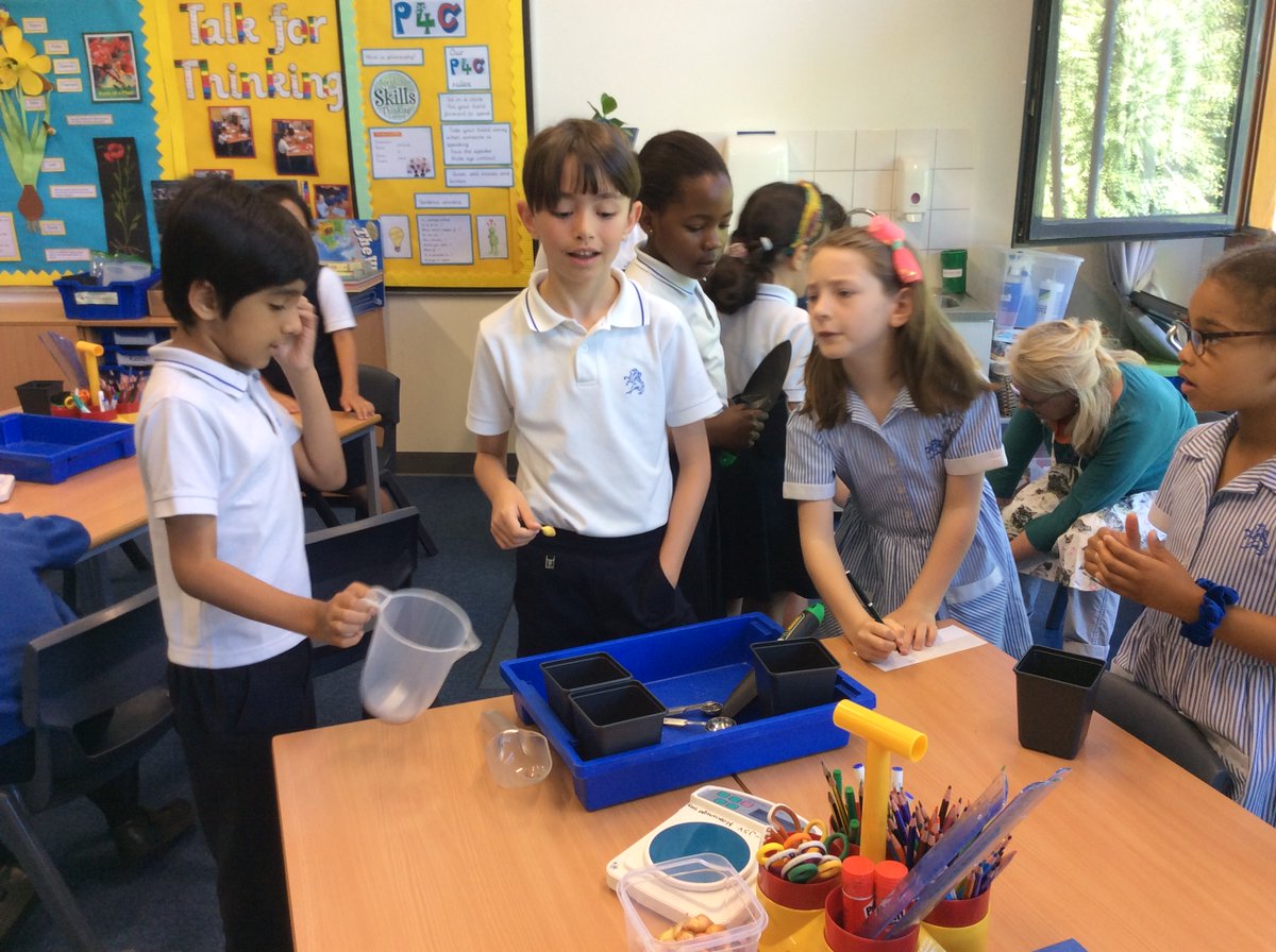 BSNJSV's tweet image. #JSVY3 beginning a plant investigation. How much space does an onion need? We must make sure we only change one variable.