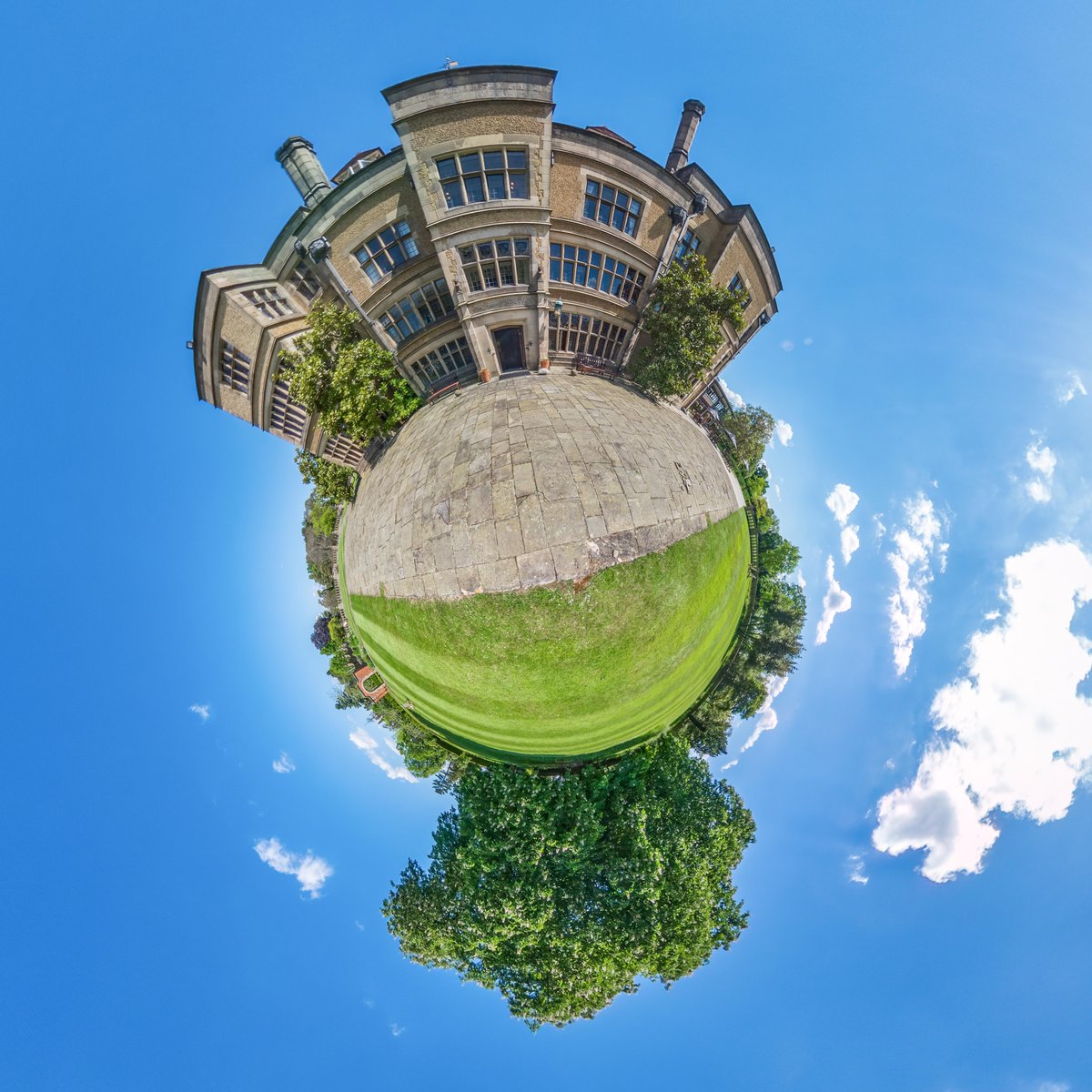 GrahamBakerGBP's tweet photo. #360Thursday
Just for fun a #TinyPlanet perspective of @Fanhams_Hall
You can see the 360 interactive version of the gardens on my Facebook page π
https://t.co/wvq0ELAob8
#GrahamBakerPhotography
#360Photography
#FanhamsHall
#Hertfordshire https://t.co/tJ0aLI9wm8
