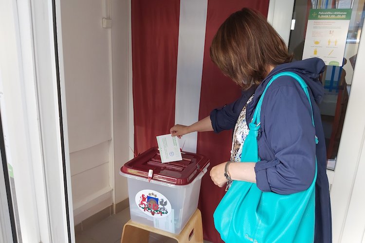 На выборах победили Гатис Трукснис и Союз Зеленых и крестьян:
Выборы показали необходимость продолжать начатую Думой работу в социальной сфере и городском развитии
jurmalasvards.ru/kommentarii//n…