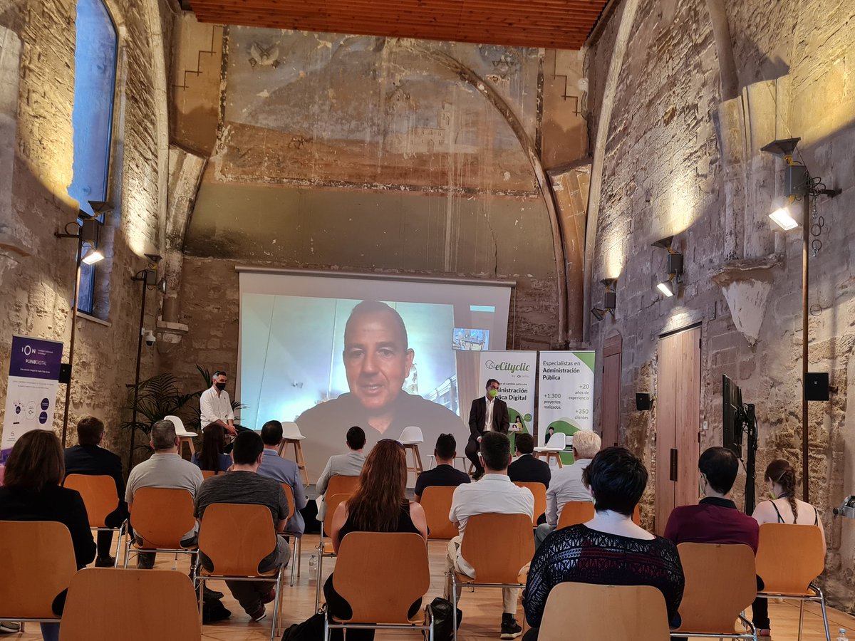 AjRipollet's tweet photo. Avui participem a una jornada per continuar evolucionant i veure des de totes les perspectives l'Administració electrònica i preparar-nos pels reptes de futur
#eCitylab https://t.co/qZGTpylLDA