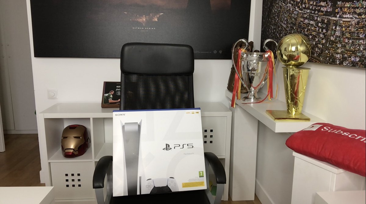 danisenabre's tweet photo. ¿Queréis que vuestro youtuber favorito os regale una #PS5?

Pues él no lo va a hacer pero yo sí 😜

Atentos a las próximas horas que os explicaré cómo. Para empezar tenéis que seguir esta cuenta y estar suscrito a mis dos canales en youtube… https://t.co/Mky0UW7Ju1