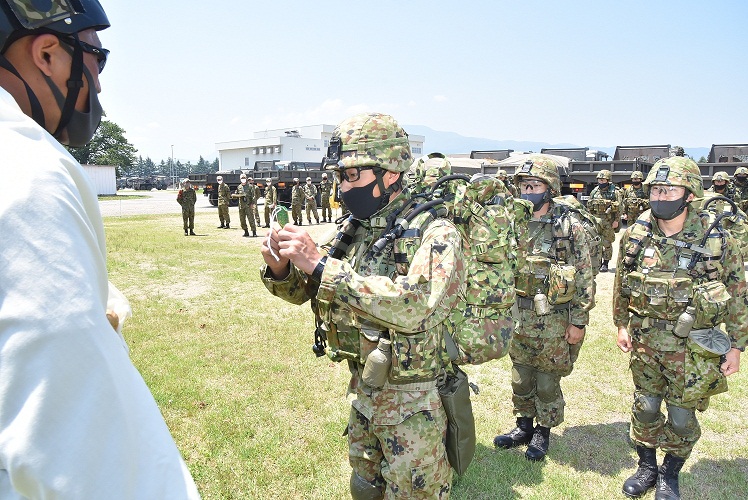 陸上自衛隊高田駐屯地 公式 第2普通科連隊 部隊レンジャー集合教育は6月10日に山の神様のもと想定開始式 行動訓練 を行いました 基礎訓練で学んだ知識と技術を駆使して任務に挑みます 隊員たちはあらゆる困難な状況と極限状態の中でレンジャー隊員 陸上自衛隊高田駐屯地 公式 第2普通科連隊 部隊レンジャー集合教育は6月10日に山の神様のもと想定開始式 行動訓練 を行いました 基礎訓練で学んだ知識と技術を駆使して任務に挑みます 隊員たちはあらゆる困難な状況と極限状態の中でレンジャー隊員