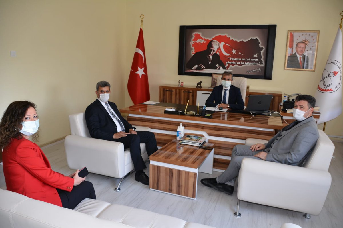 İl Milli Eğitim Müdürümüz Yusuf Tüfekçi, Delice İlçe Milli Eğitim Müdürü Nazmi Bayram'ı makamında ziyaret etti.