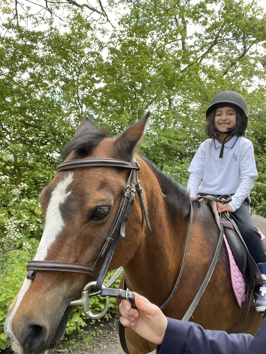 Leicesterprep1's tweet photo. Happy Horse Riders!🐎😊

The children are thoroughly enjoying their horse riding lessons at @merelaneridingschool 🐴 
The amount of confidence they have gained since the start of their horse riding journey is incredible. 

Well done children! 😊

#horseriding #education #leics https://t.co/mdvQF3gn1r