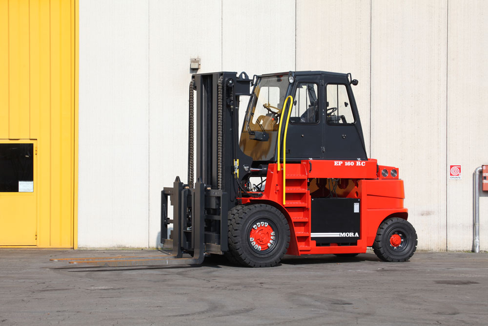 Besoin de sortir des sentiers battus ? Un seul fournisseur en Suisse pour vous guider dans les chariots-élévateurs sur-mesure et/ou spéciaux ! NEUWERTH Logistics SA à Ardon | Meyrin | Visp.