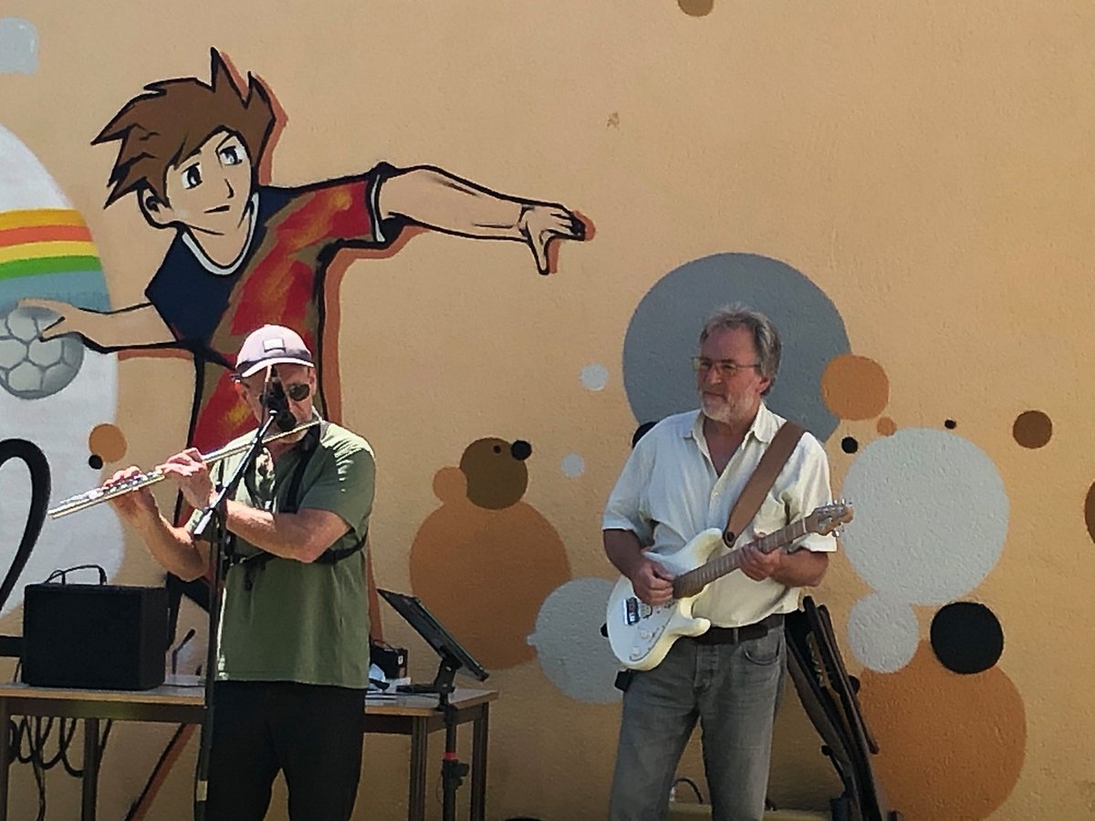 VilledeVernon's tweet photo. Les élèves des écoles maternelles digèrent en musique, cette semaine 😍 !
👉Comme l'an dernier, la Ville offre un intermède musical 🎼 sur le temps du midi, où les enfants 👧 découvrent un spectacle de #marionnettes et de #Jazz  Un moment magique et convivial très apprécié ! https://t.co/cKEhrJKmqV