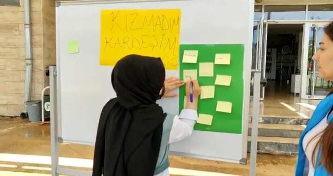 GSB_GazikentGM's tweet photo. Öğrencilerin öfke duygusunu ve kaynaklarını tanımalarına kızmadım kardeşim grup rehberliği etkinliği ile yardımcı olundu.@kasapoglu @gencliksporbak https://t.co/hFsRySwrnW