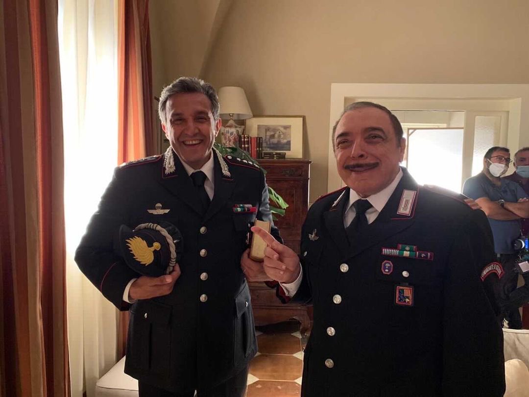 DonMatteoRai's tweet photo. Quanti ricordi amici!!! 😍
Bentornato #CapitanoAnceschi, un piacevolissimo ritorno sul set di #DonMatteo13!!! 🎬

📸 Grazie @mariorasgot 🙏🏻

#donmatteo #nuovastagione #set #spoleto #serietv #serietvrai #raifiction #fiction #fictionitaliane #teamdivano https://t.co/holhNN3l2y
