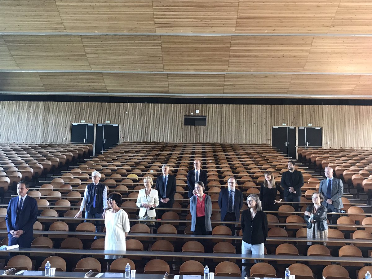 Fondation_UN's tweet photo. 🔴 Conférence de presse | Ce matin la Fondation @UnivNantes présente l'opération #UnsiègeàlUniversité et ses enjeux à la presse.

Une opération de mécénat et de nommage pour rassembler les anciens @FacDroitScPoNte 

🙏Merci à tous nos partenaires mobilisés à nos côtés ! https://t.co/7ay9Ypi2Fa