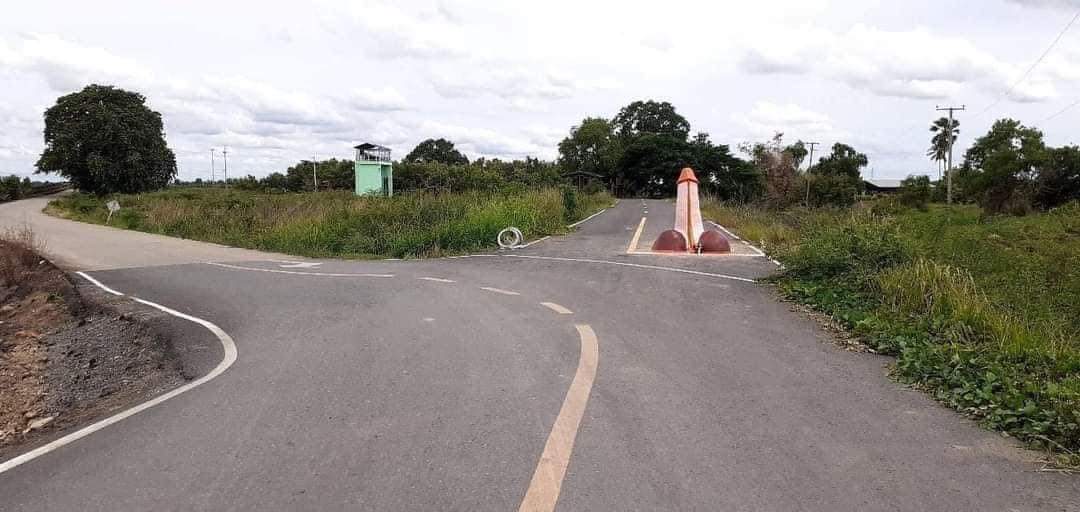 ในขณะที่ sex toys ผิดกฎหมาย แต่ดันผุดถนนหัวควยนี่ขึ้นมาเซอร์เรียลมาก ที่ไหน ใครทำ ทำเพื่อไร งง .