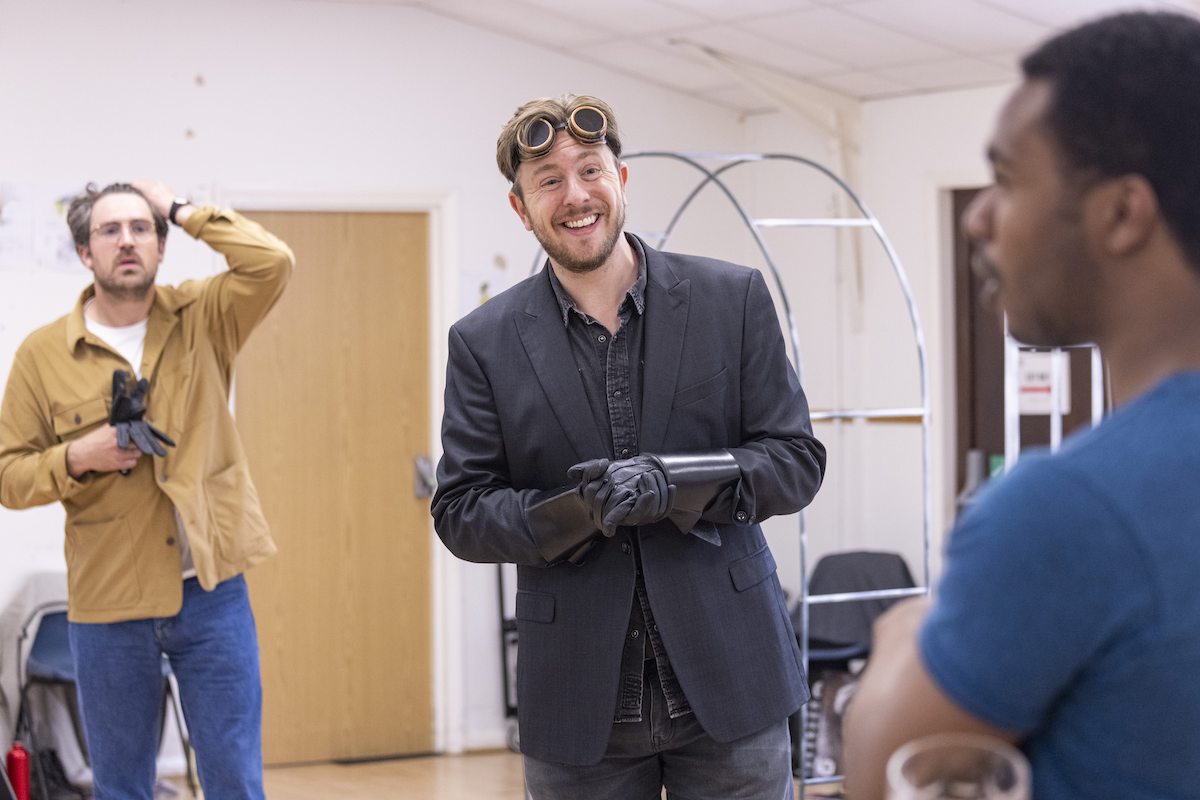 Guildford Shakespeare Company (@guildfordbard) on Twitter photo 👀FIRST GLIMPSE inside the #SheStoopsToConquer rehearsal room!
The incredible <a href="/mattpereira/">Matt Pereira</a> caught the cast in action ahead of opening a WEEK TODAY!
Feat. @NatashaRickman #RachelSummers <a href="/jamesAsheldon/">James Sheldon</a> <a href="/Thorichardson/">Tom Richardson 🏳️🌈🇪🇺</a> <a href="/CoreyTDD/">🇵🇸 Corey MontagueSholay</a>
📸MORE PICS: guildford-shakespeare-company.co.uk/inside-the-sto… 👀FIRST GLIMPSE inside the #SheStoopsToConquer rehearsal room!
The incredible <a href="/mattpereira/">Matt Pereira</a> caught the cast in action ahead of opening a WEEK TODAY!
Feat. @NatashaRickman #RachelSummers <a href="/jamesAsheldon/">James Sheldon</a> <a href="/Thorichardson/">Tom Richardson 🏳️🌈🇪🇺</a> <a href="/CoreyTDD/">🇵🇸 Corey MontagueSholay</a>
📸MORE PICS: guildford-shakespeare-company.co.uk/inside-the-sto…