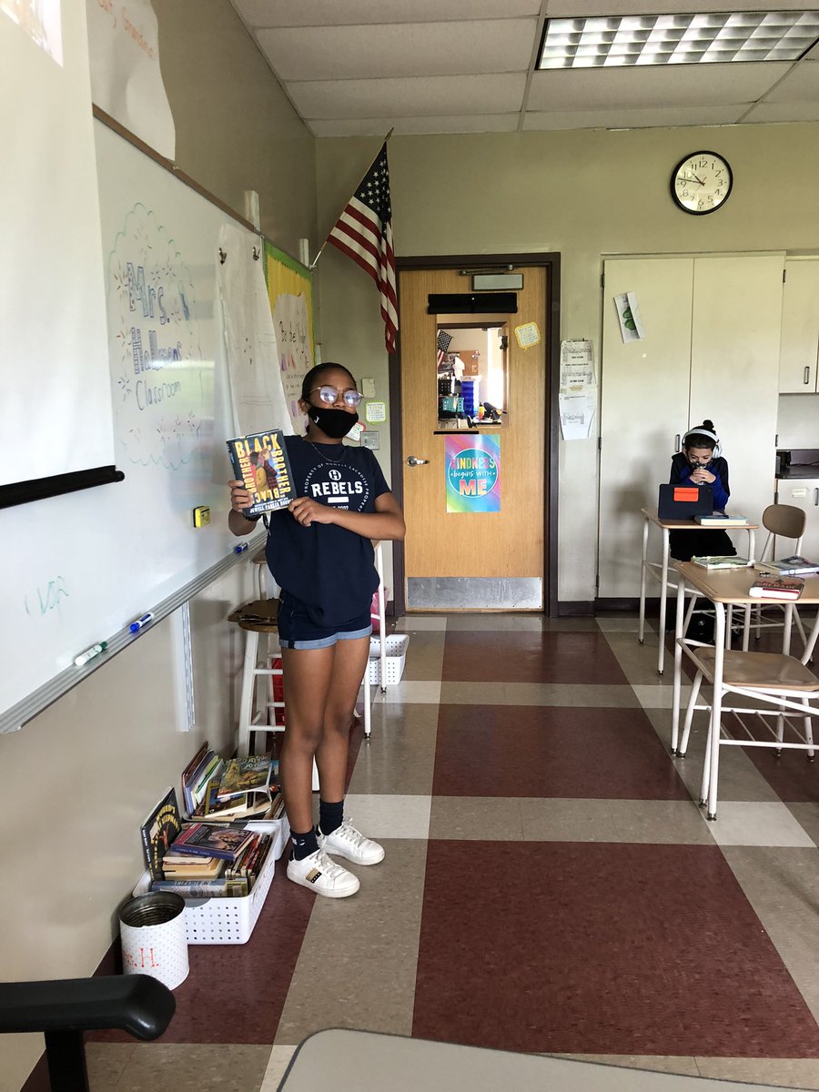 HallmanNicolle's tweet image. Students recommending books they read this year for other students to add to their summer reading list. #howellreads #avoidthesummerslide
