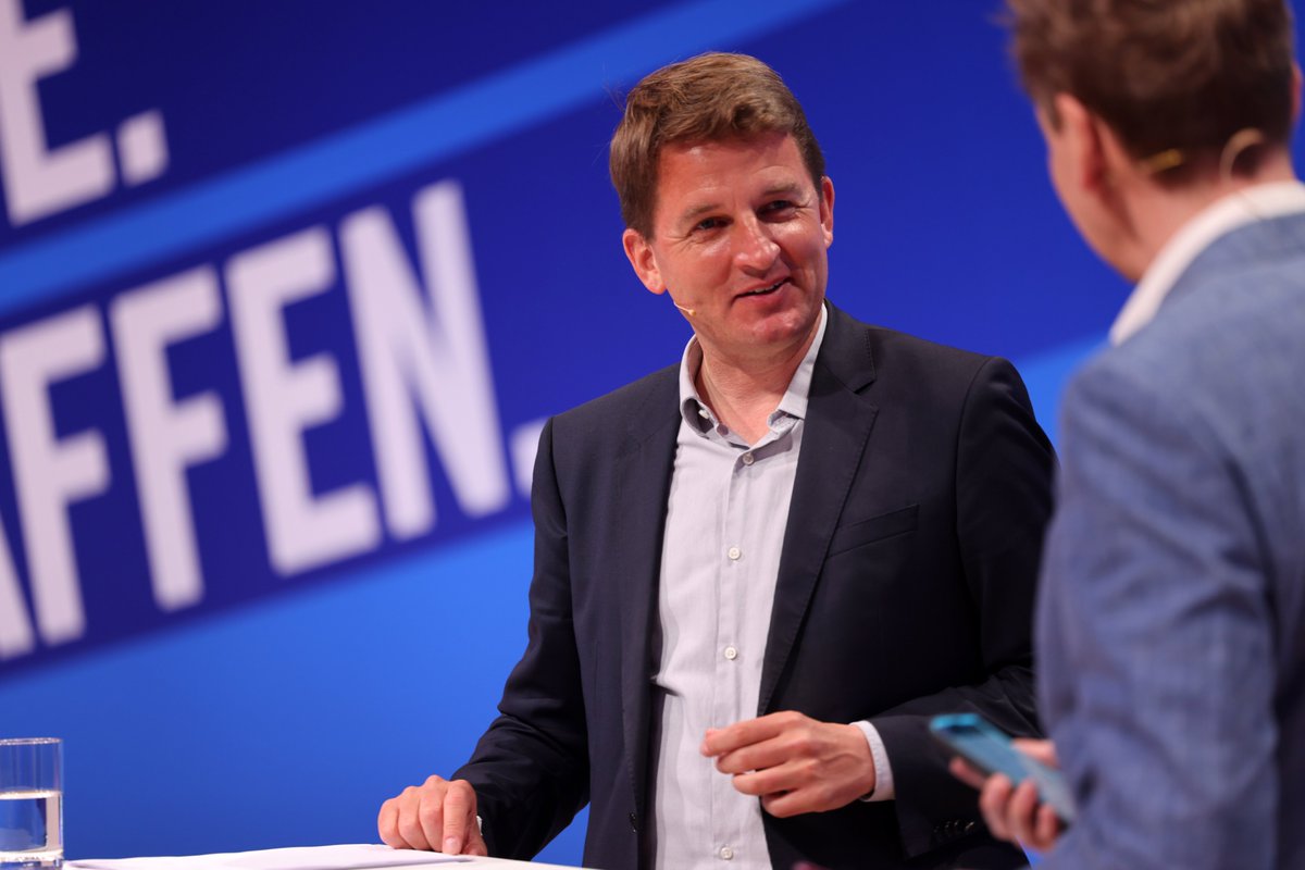 „Eigentum für alle!“ 

Das fordert Jörg Rocholl im Rahmen seines Vortrags beim #DIT2021. Und das hat er mit zahlreichen Beispielen und Veranschaulichungen untermauert. 

Vielen Dank für diesen informativen Vortrag. 👏

#Immobilien #Realestate #IVD #DIT #DeutscherImmobilientag