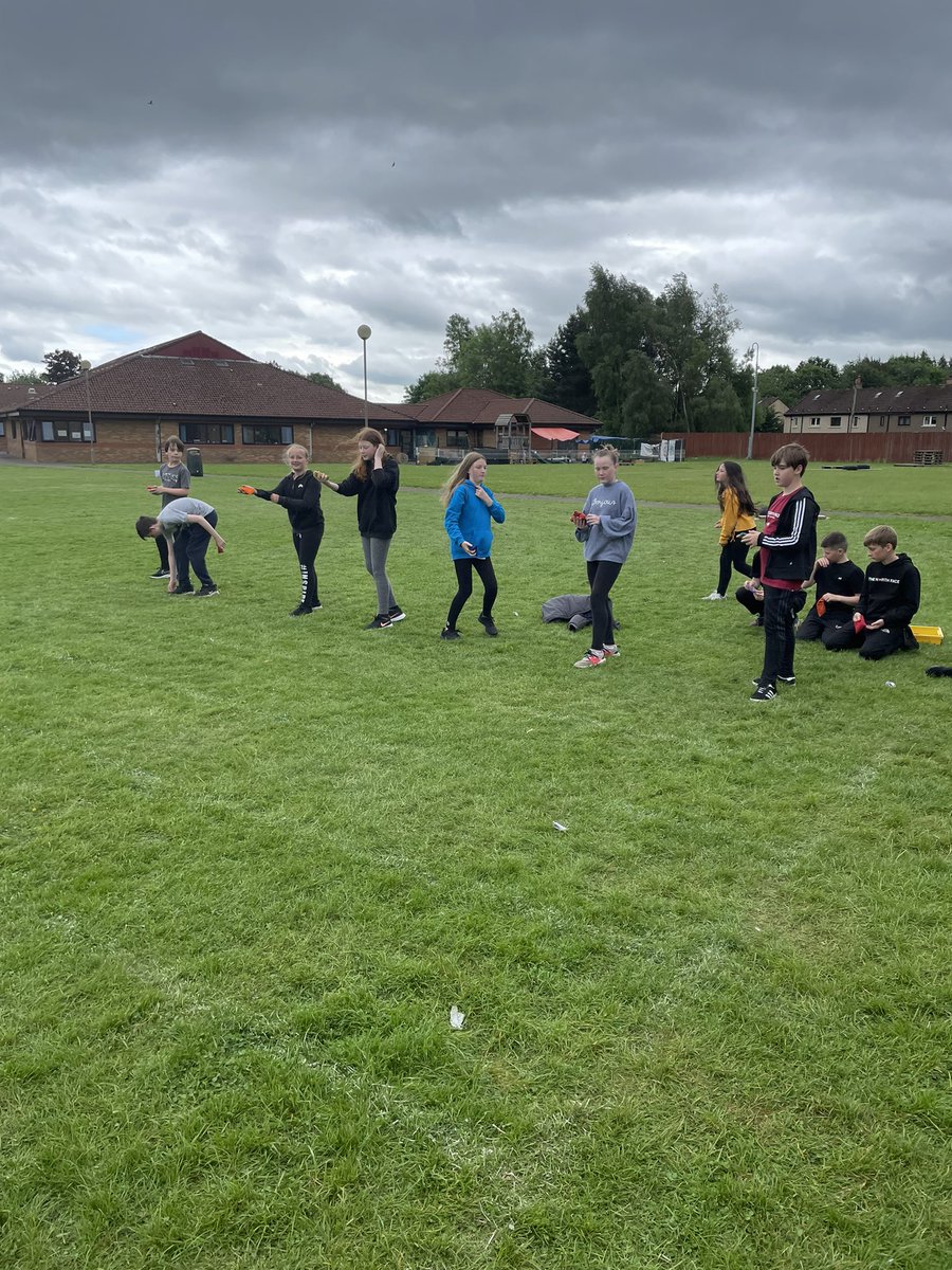 MrsLMcFarlane's tweet image. Today we completed another 2 of our #FSSL athletics challenges. We had to sprint for 50m and see how far we could throw a beanbag! @FalkirkSport @scotathletics @falkirkvics @team_scotland @BritAthletics @MrsLynFrench