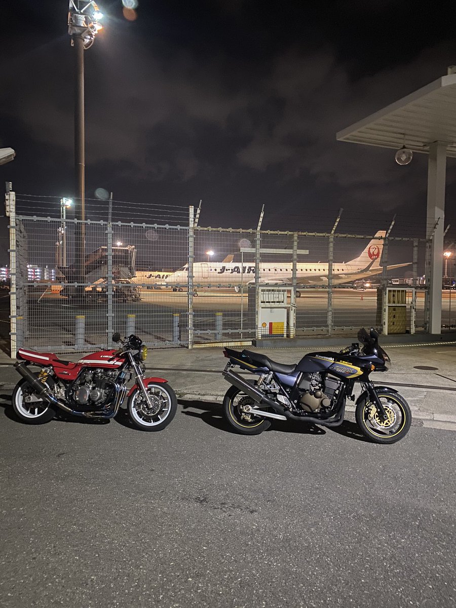 hayattingfire's tweet photo. #バイク乗りとして軽く自己紹介

名前：カシャク(カッコつけのシャクレ)
性別：男
年齢：27歳
身長：183cm
住所：大阪府
愛車：ZRX1200S、BJ
足付き：なにそれ
好き：実は旧車　Kawasakiネイキッド
嫌い：人に迷惑かけるタイプのあほ
一言：あーバイク興味ない(大嘘) https://t.co/tqFDW79F7g