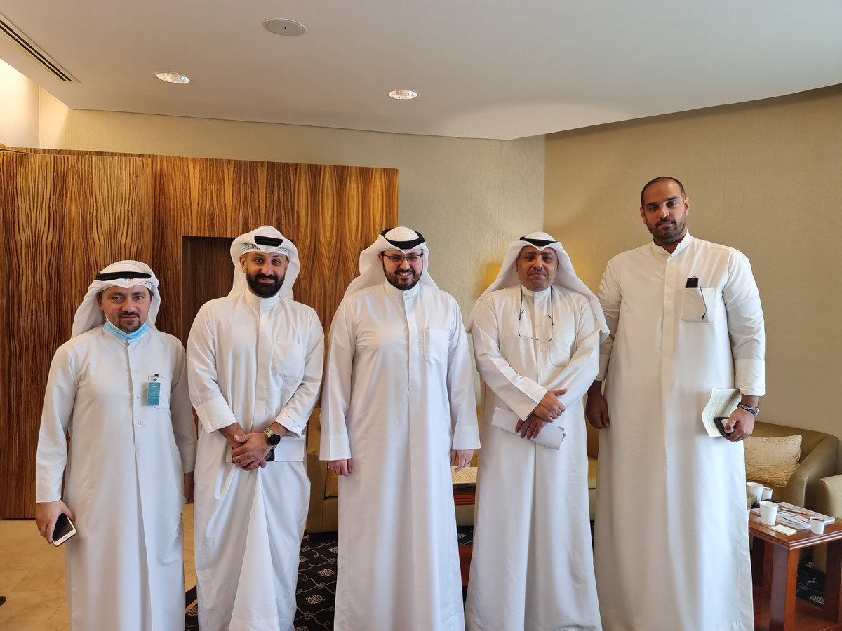 BaderGroup1's tweet image. تم اليوم الاجتماع مع النائب الخلوق @draalsaqobi وكان موضوع الاجتماع التعديلات علي قانون اتقاذ ونتمني ان تري هذه التعديلات النور لانه تصب في صالح المبادريين #الكويت #المشاريع_الصغيرة #المشاريع_المتوسطة #القوي_العاملة