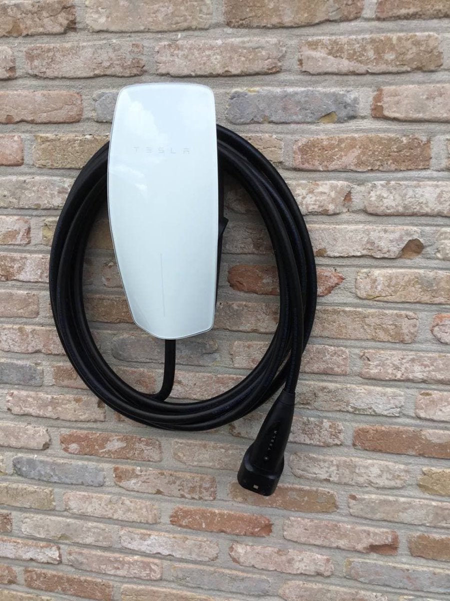 Winter is coming ... #whiteteslawallconnector #teslawallconnector #ev #laadpaal #bornederecharge