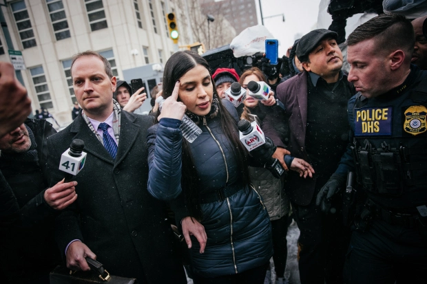 #BREAKING
Wife of Mexican ex-drug lord #ElChapo pleads guilty to money laundering, drug trafficking
#EmmaCoronelAispuro
https://t.co/eoAFcvIXsB
#Sputnik #BreakingNews https://t.co/z9A0Nn5fn6