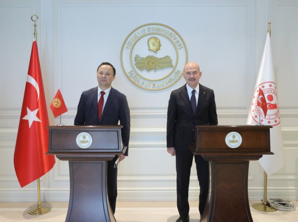 Bakanımız Sn. <a href="/suleymansoylu/">Süleyman Soylu</a>, Kırgız Cumhuriyeti Dışişleri Bakanı Sn. Ruslan Kazakbaev ile bir araya geldi