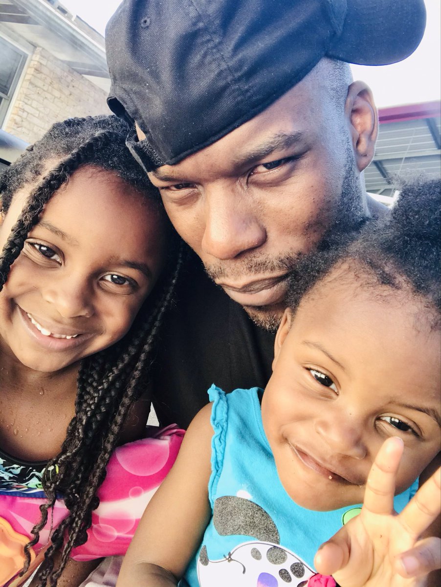 CieGrant's tweet photo. Raising a 1 King & 4 Queens. 💯
Here’s my 2 youngest. 🥰👽🥰 #DaddysGirls #SquadG #Grrrrr 🩸 https://t.co/cSXm4HUKMt