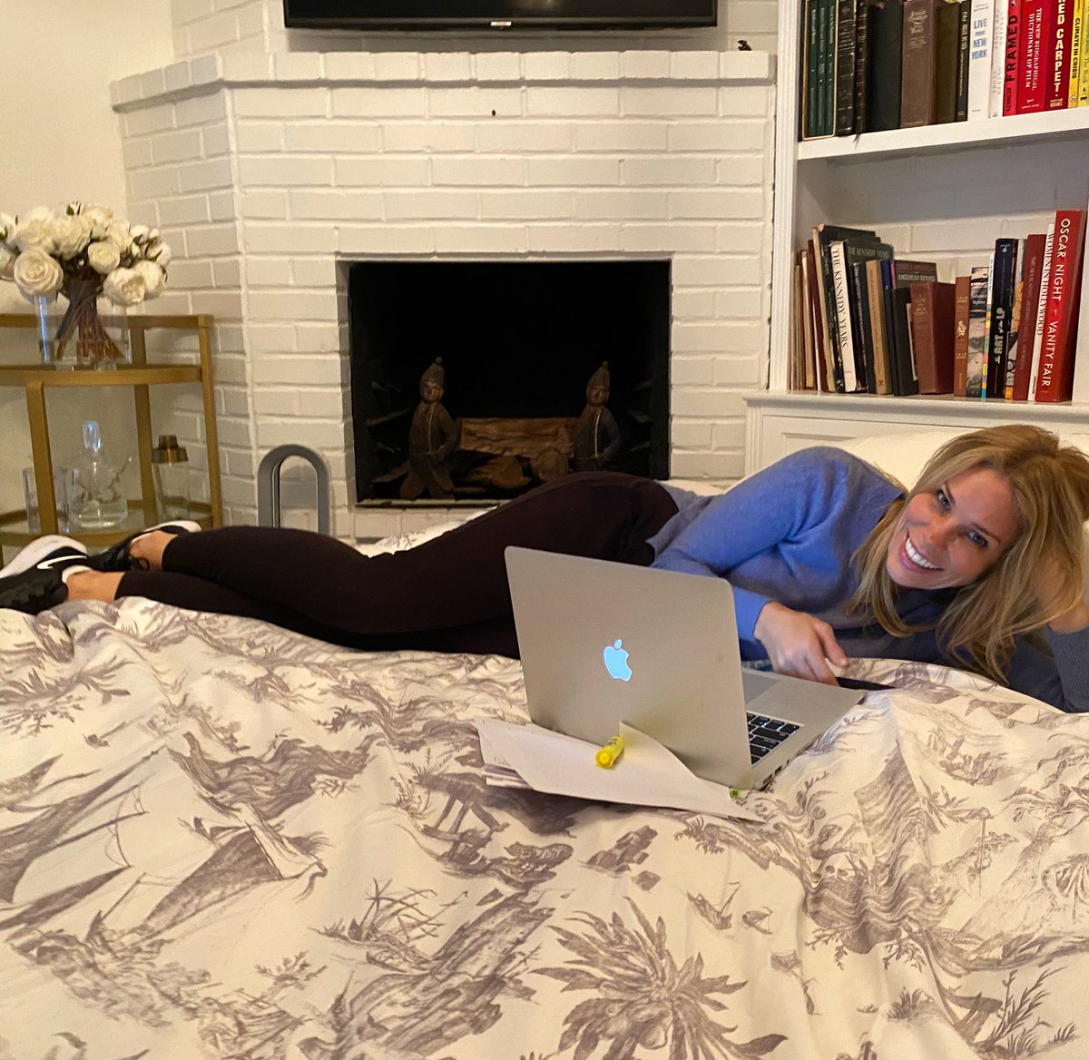 CherylHines's tweet photo. I have guests staying with me and, if I’m being honest, I don’t hate the blow up mattress in my office.
#workfromhome #workfrombed #lounging #working #almostdonewiththeweek #officebed #comfortzone #laptoploungin https://t.co/4wahA6riAy