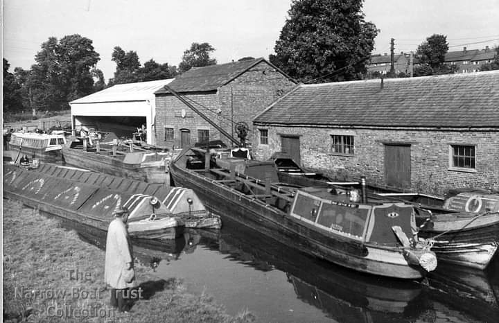 Throwback Thursday.

A photograph from the NBT's photograph collection showing
ALTON at Braunston around 1970.
ALTON appeared in the 1963 film 'The Bargee' staring Harry H Corbett, Eric Sykes and Ronnie Barker.
#throwbackthursday #narrowboattrust #nationalhistoricships